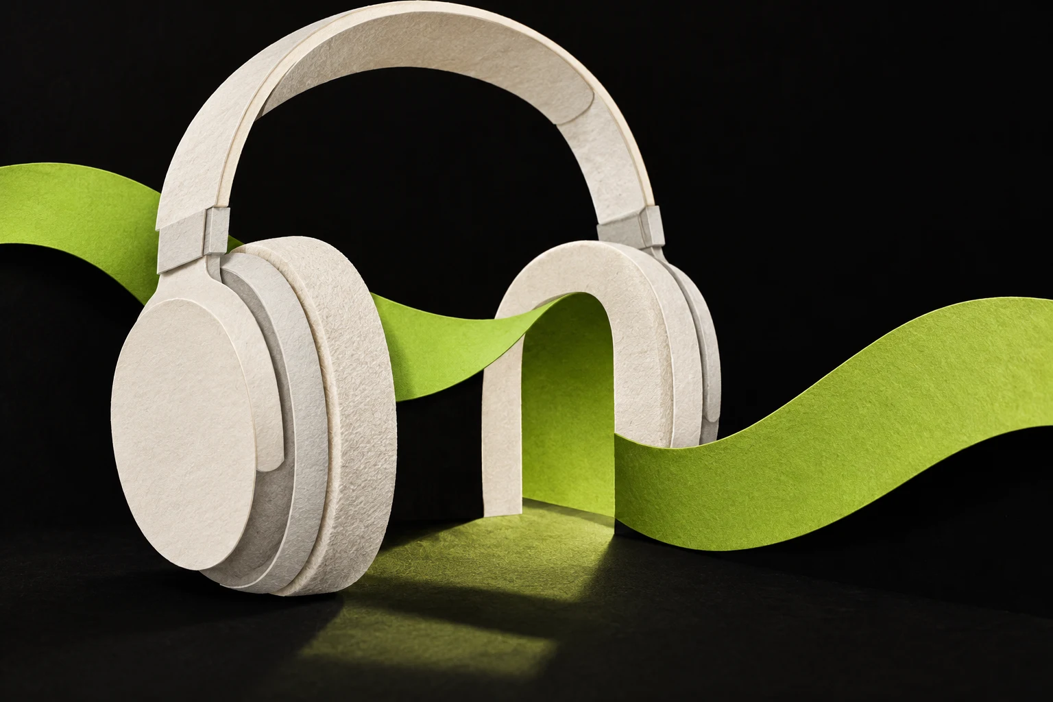 Collage de auriculares y una cinta de papel que sugiere una escena; no representa un dispositivo probado ni la interfaz de Netflix.